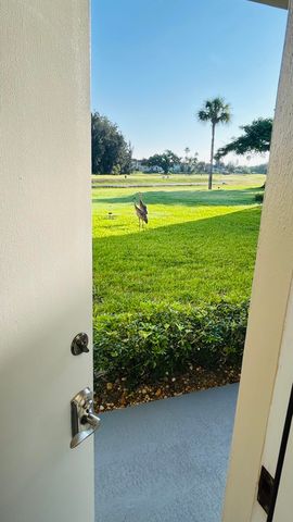 40 WOODLAND Drive 105, Vero Beach, FL 32962