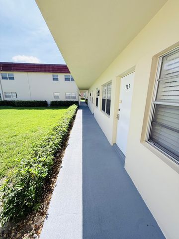 40 WOODLAND Drive 105, Vero Beach, FL 32962