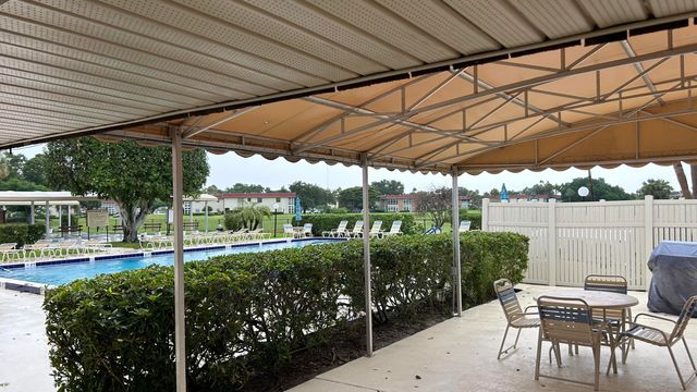 40 WOODLAND Drive 105, Vero Beach, FL 32962
