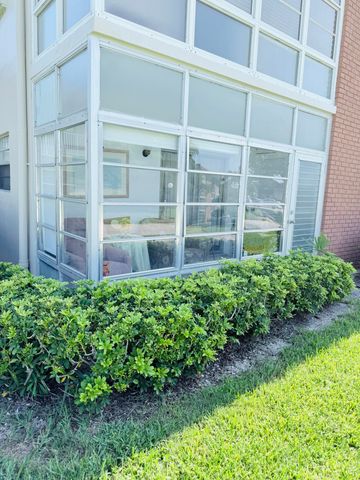 40 WOODLAND Drive 105, Vero Beach, FL 32962