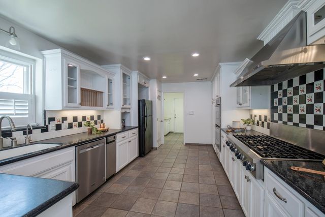 1301 W Beverly Drive, Visalia, CA 93277