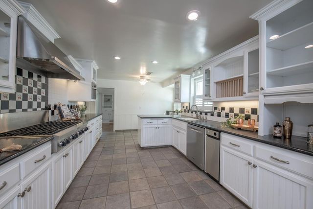 1301 W Beverly Drive, Visalia, CA 93277