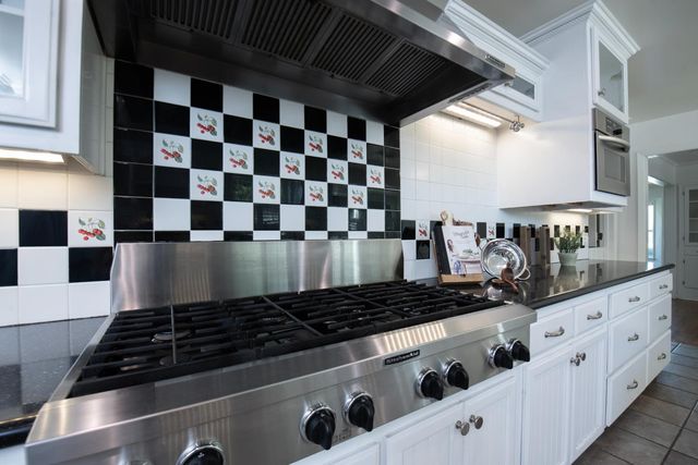 1301 W Beverly Drive, Visalia, CA 93277