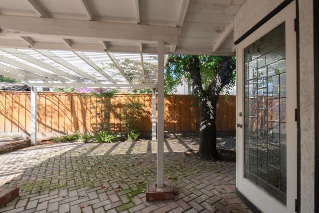 1301 W Beverly Drive, Visalia, CA 93277