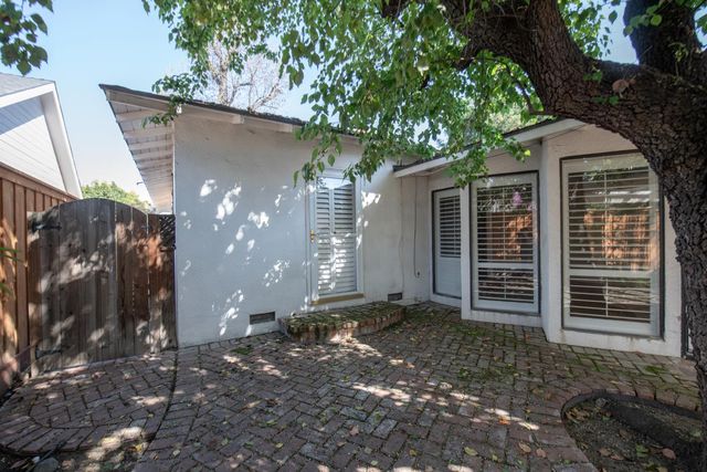 1301 W Beverly Drive, Visalia, CA 93277