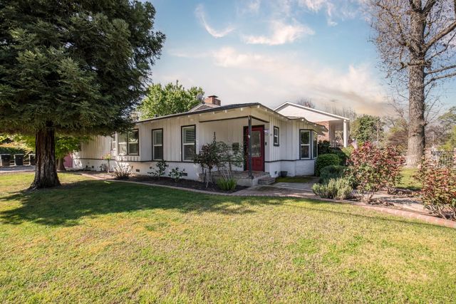 1301 W Beverly Drive, Visalia, CA 93277