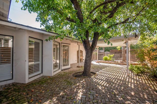 1301 W Beverly Drive, Visalia, CA 93277