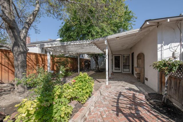 1301 W Beverly Drive, Visalia, CA 93277