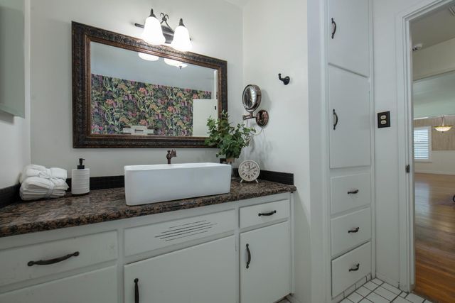 1301 W Beverly Drive, Visalia, CA 93277