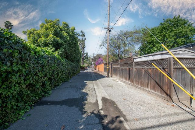 1301 W Beverly Drive, Visalia, CA 93277