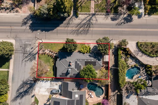 1301 W Beverly Drive, Visalia, CA 93277