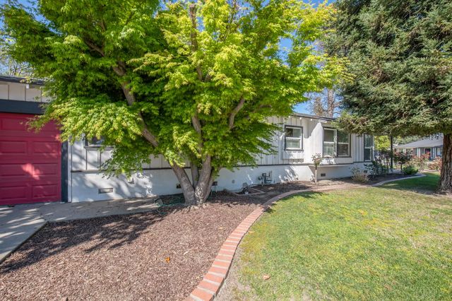 1301 W Beverly Drive, Visalia, CA 93277