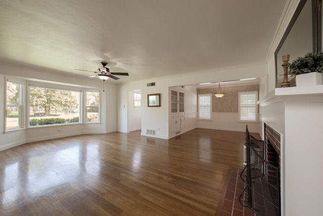 1301 W Beverly Drive, Visalia, CA 93277