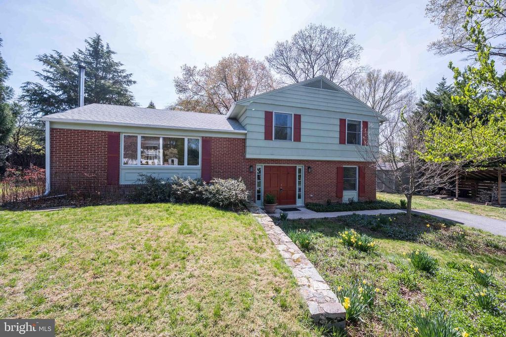 Image 1 of property listing at 9221 SPRING VALLEY RD, Ellicott City, MD 21043