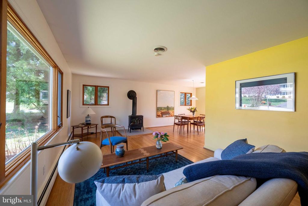 Image 10 of property listing at 9221 SPRING VALLEY RD, Ellicott City, MD 21043