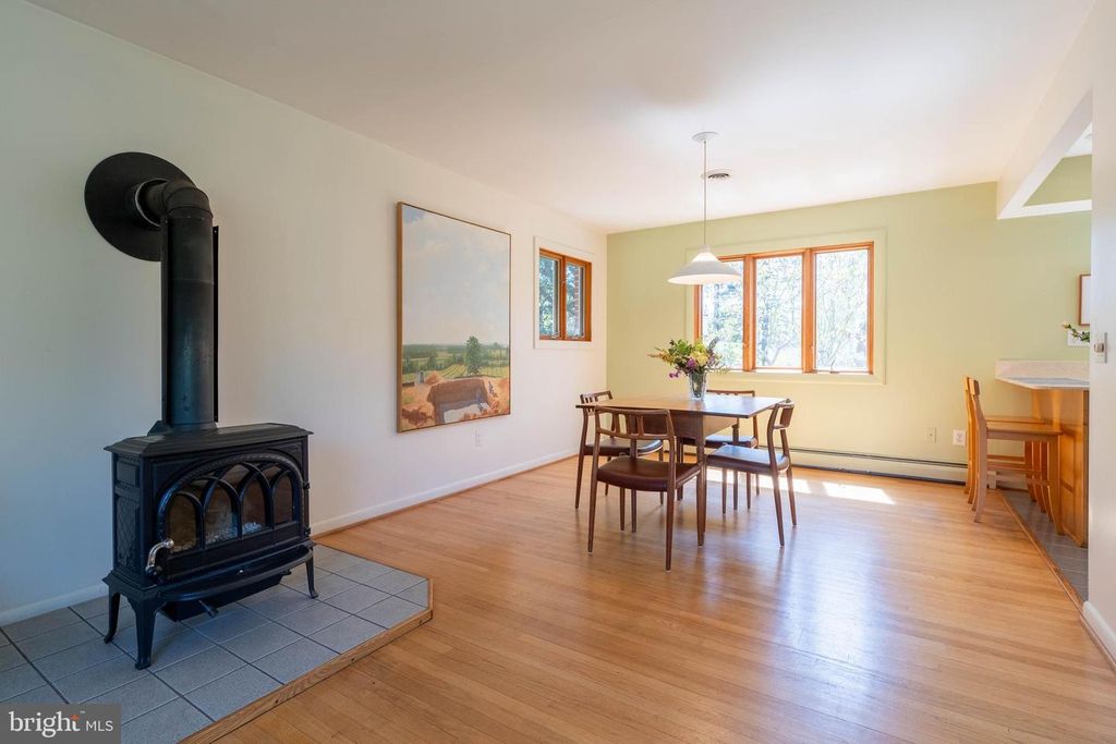 Image 11 of property listing at 9221 SPRING VALLEY RD, Ellicott City, MD 21043