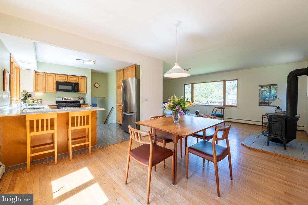 Image 13 of property listing at 9221 SPRING VALLEY RD, Ellicott City, MD 21043