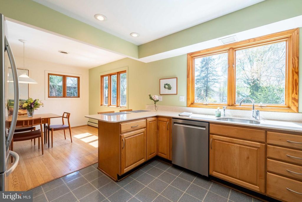 Image 17 of property listing at 9221 SPRING VALLEY RD, Ellicott City, MD 21043