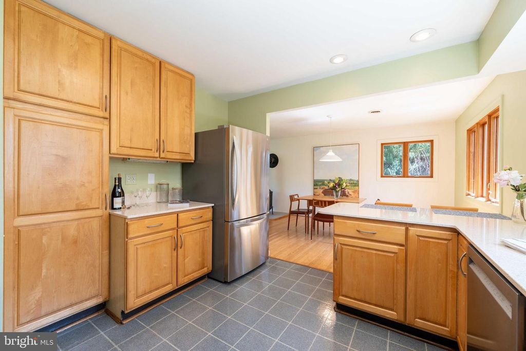 Image 18 of property listing at 9221 SPRING VALLEY RD, Ellicott City, MD 21043