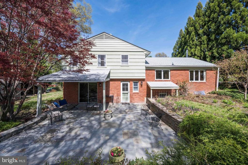 Image 37 of property listing at 9221 SPRING VALLEY RD, Ellicott City, MD 21043