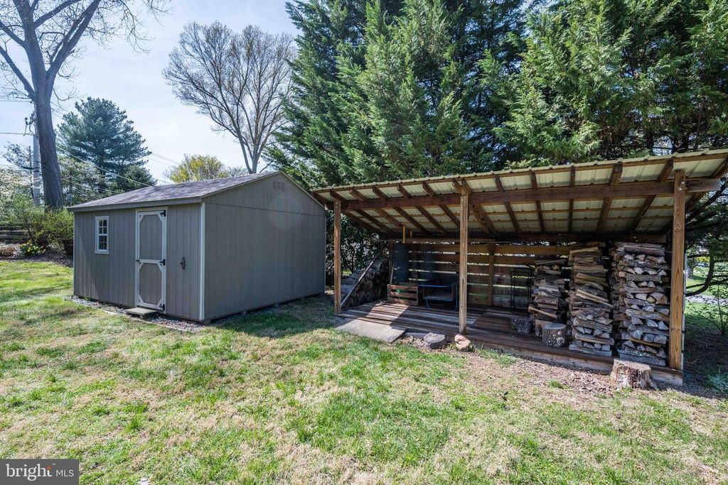 Image 45 of property listing at 9221 SPRING VALLEY RD, Ellicott City, MD 21043