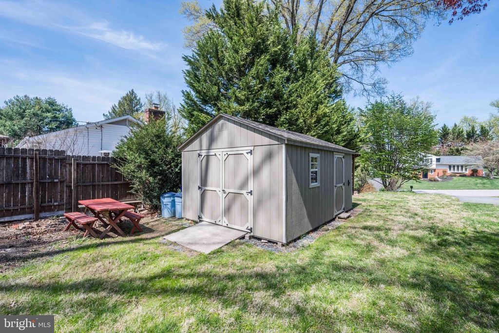 Image 46 of property listing at 9221 SPRING VALLEY RD, Ellicott City, MD 21043