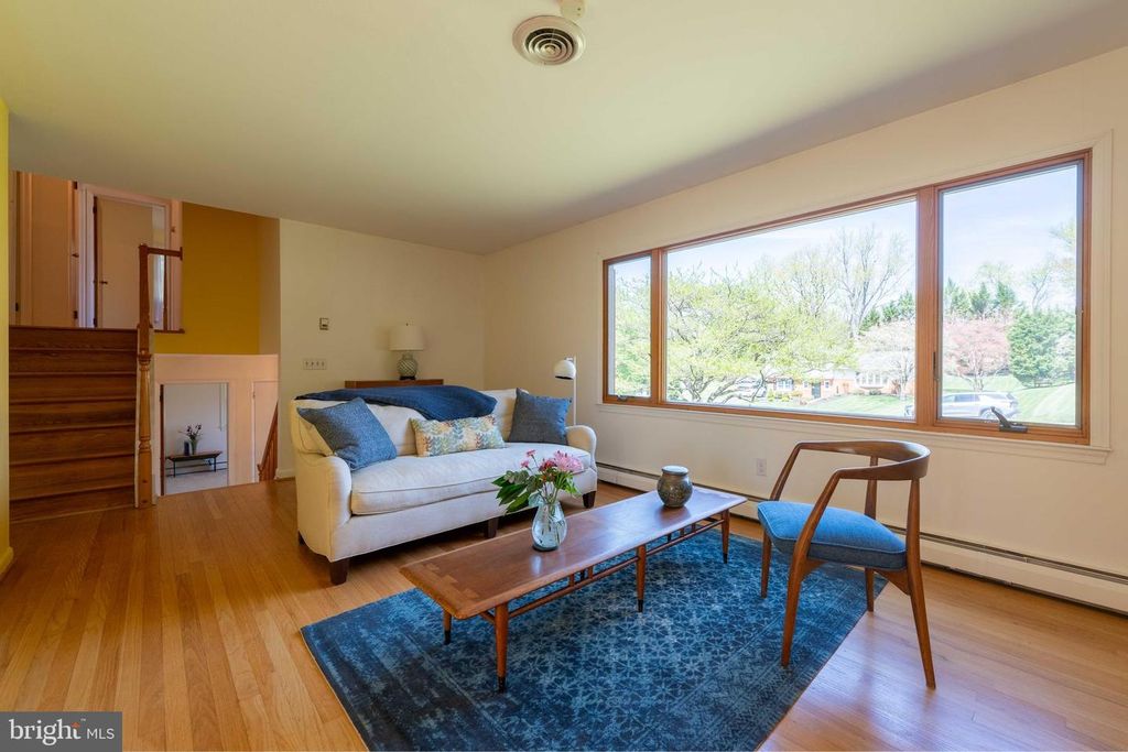 Image 8 of property listing at 9221 SPRING VALLEY RD, Ellicott City, MD 21043