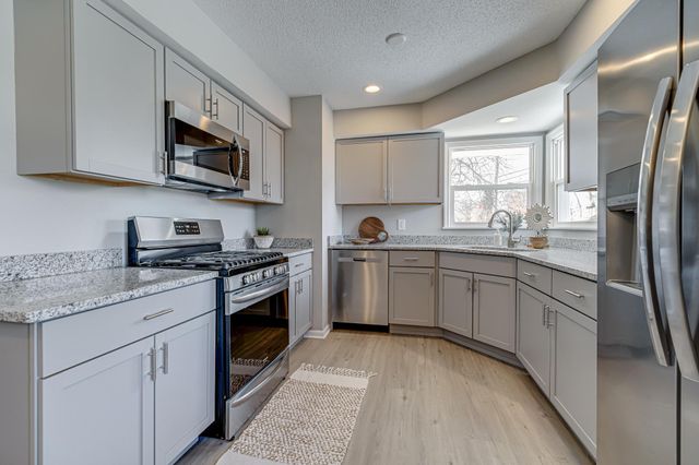 2758 Vincent Avenue N, Minneapolis, MN 55411