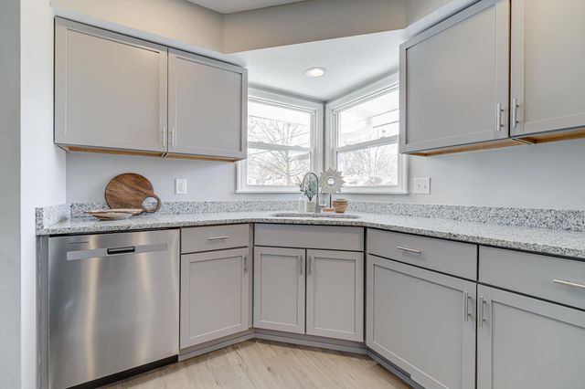 2758 Vincent Avenue N, Minneapolis, MN 55411