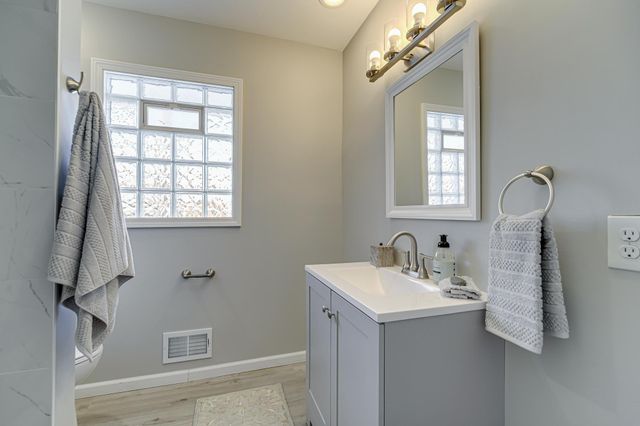 2758 Vincent Avenue N, Minneapolis, MN 55411