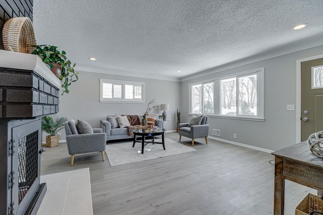 2758 Vincent Avenue N, Minneapolis, MN 55411