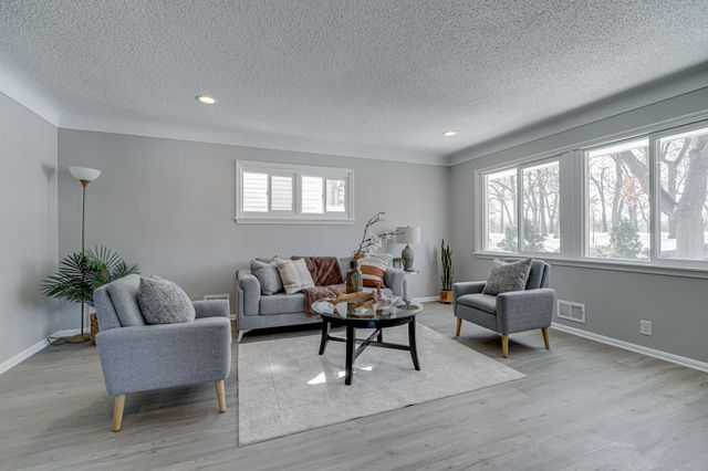 2758 Vincent Avenue N, Minneapolis, MN 55411