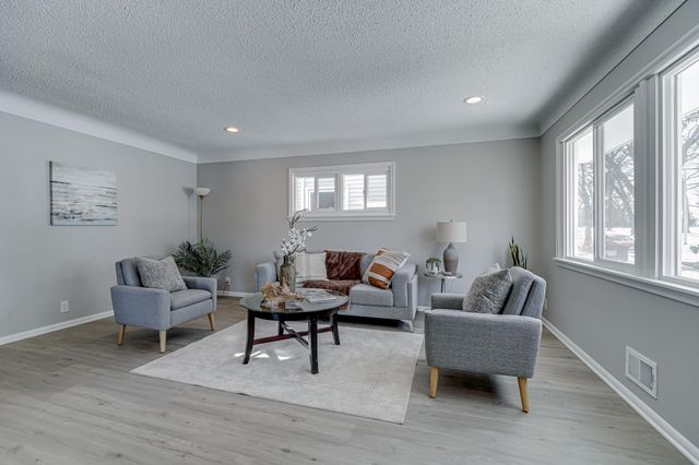 2758 Vincent Avenue N, Minneapolis, MN 55411