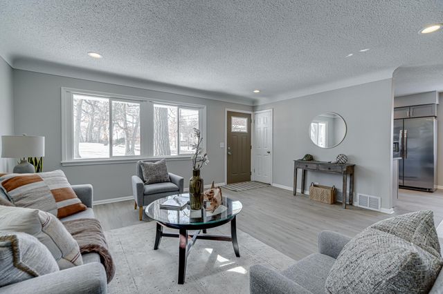 2758 Vincent Avenue N, Minneapolis, MN 55411