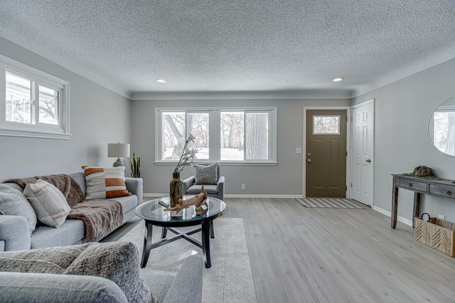 2758 Vincent Avenue N, Minneapolis, MN 55411