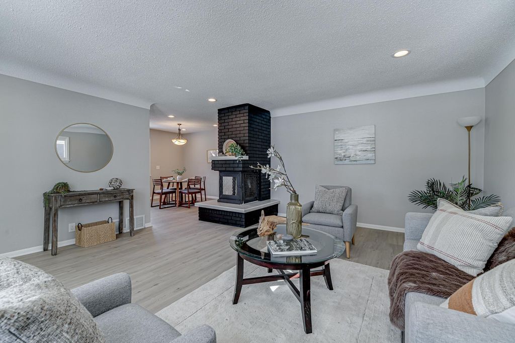 2758 Vincent Avenue N, Minneapolis, MN 55411