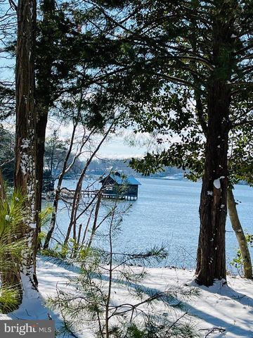 1050 PLANTERS WHARF RD, Lusby, MD 20657