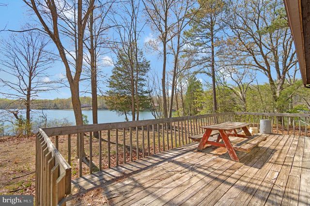 1050 PLANTERS WHARF RD, Lusby, MD 20657