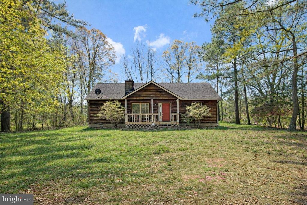 Image 11 of property listing at 1050 PLANTERS WHARF RD, Lusby, MD 20657