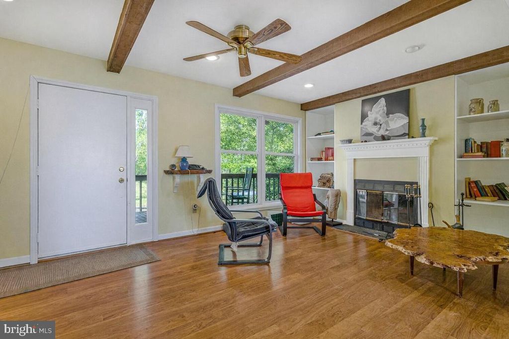 Image 12 of property listing at 1050 PLANTERS WHARF RD, Lusby, MD 20657