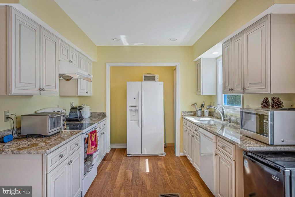 Image 17 of property listing at 1050 PLANTERS WHARF RD, Lusby, MD 20657