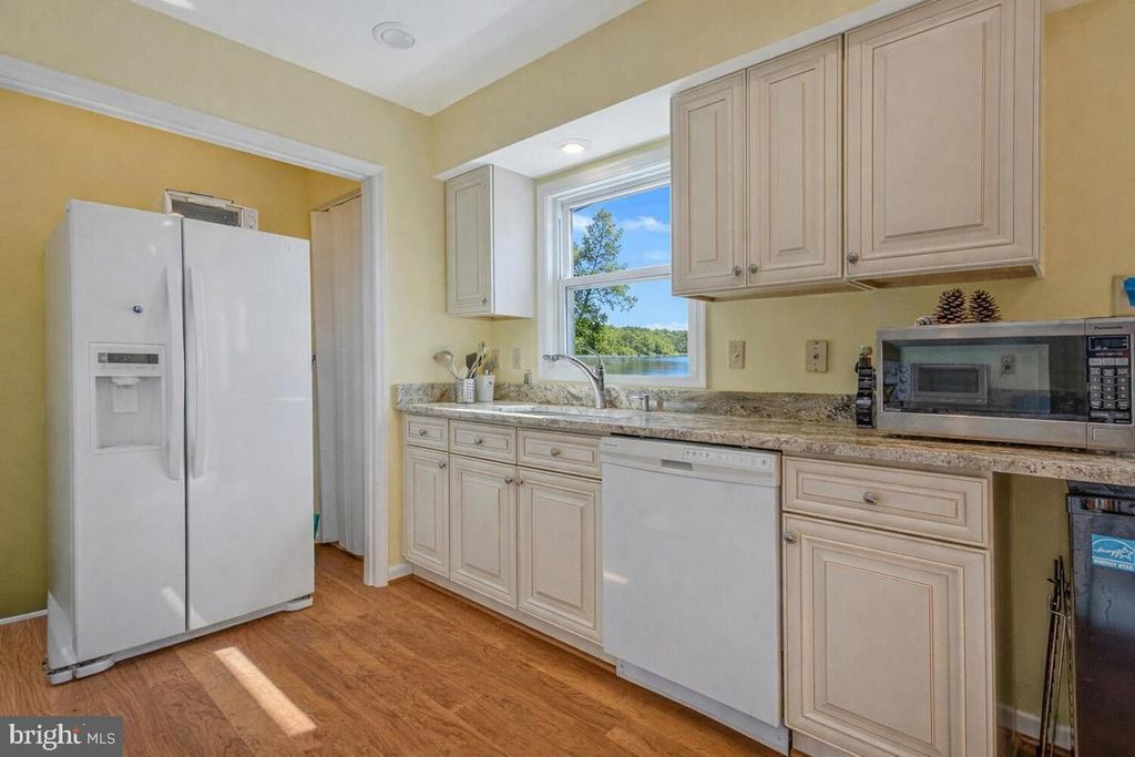 Image 19 of property listing at 1050 PLANTERS WHARF RD, Lusby, MD 20657