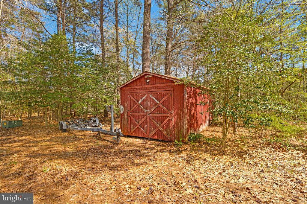 Image 30 of property listing at 1050 PLANTERS WHARF RD, Lusby, MD 20657