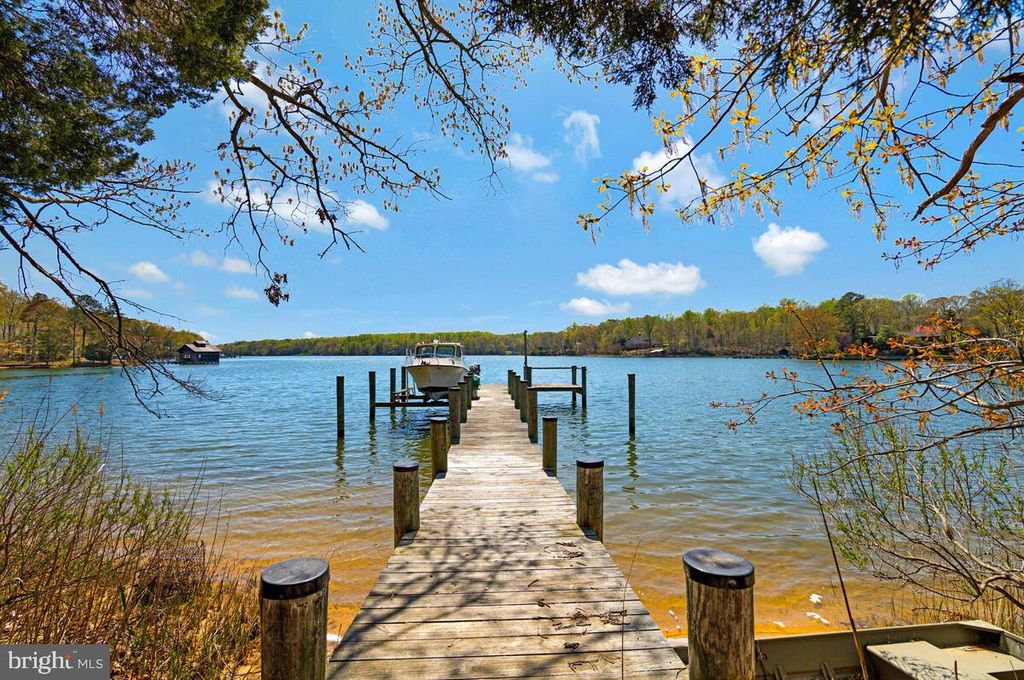 Image 33 of property listing at 1050 PLANTERS WHARF RD, Lusby, MD 20657