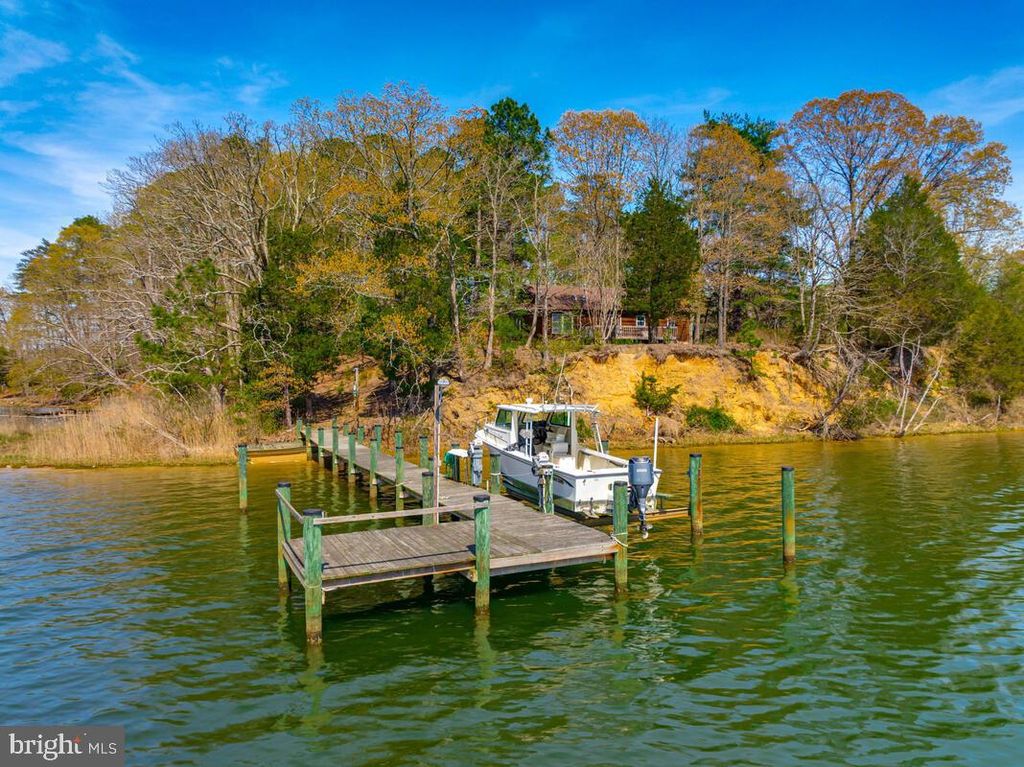 Image 34 of property listing at 1050 PLANTERS WHARF RD, Lusby, MD 20657