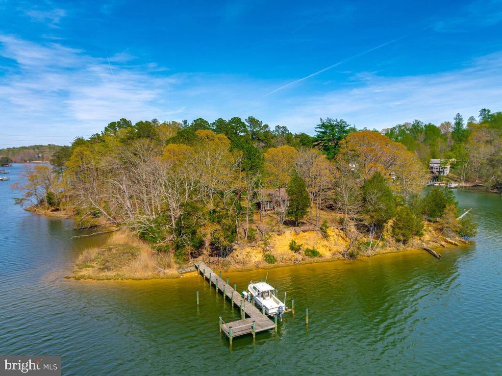 Image 36 of property listing at 1050 PLANTERS WHARF RD, Lusby, MD 20657