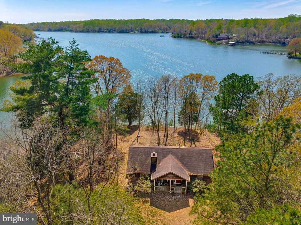 Image 37 of property listing at 1050 PLANTERS WHARF RD, Lusby, MD 20657