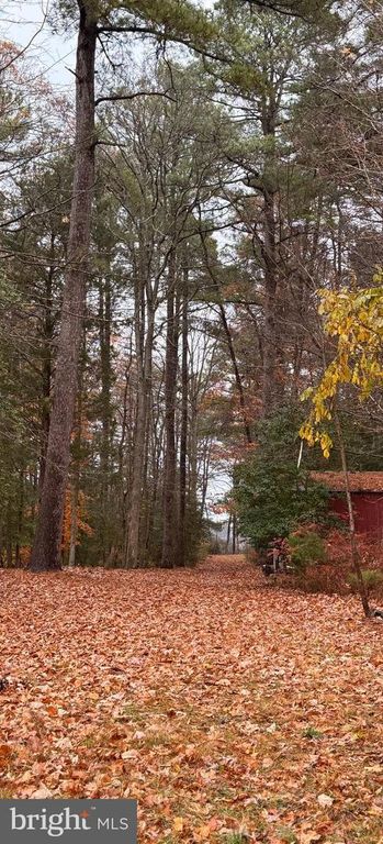 Image 4 of property listing at 1050 PLANTERS WHARF RD, Lusby, MD 20657