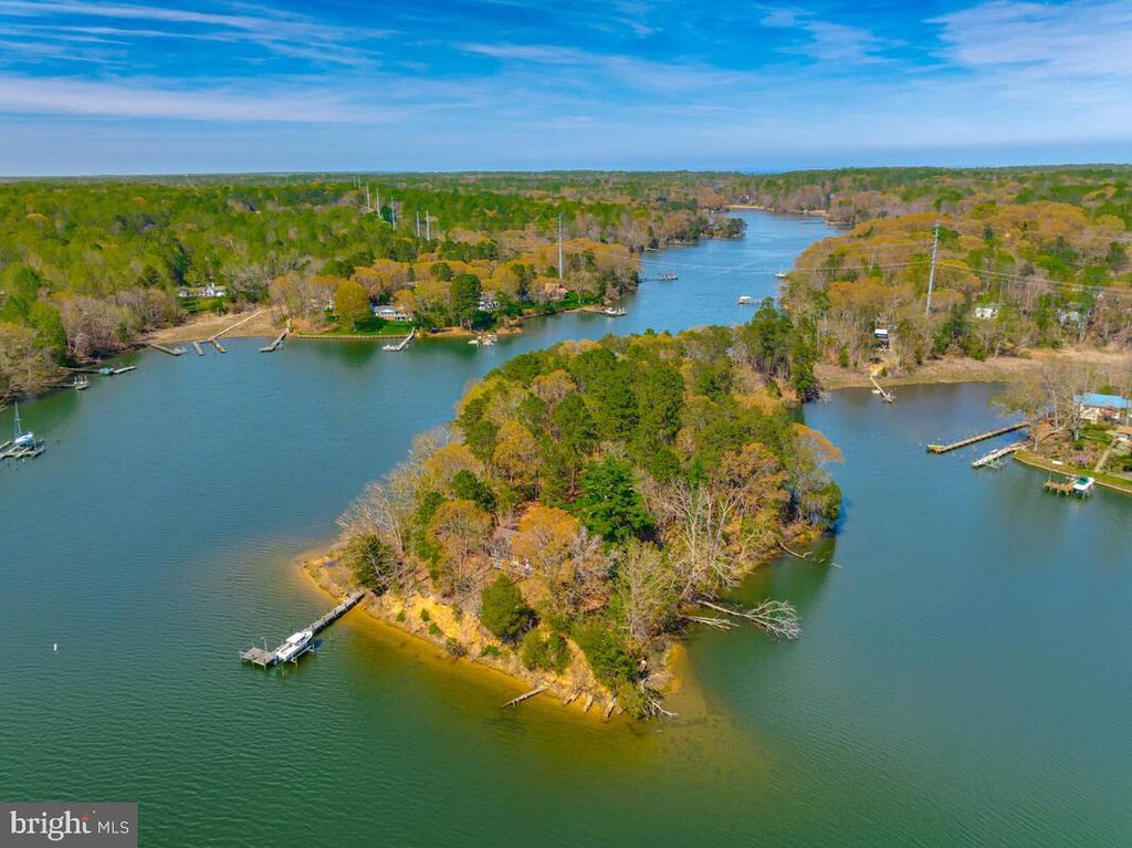 Image 42 of property listing at 1050 PLANTERS WHARF RD, Lusby, MD 20657