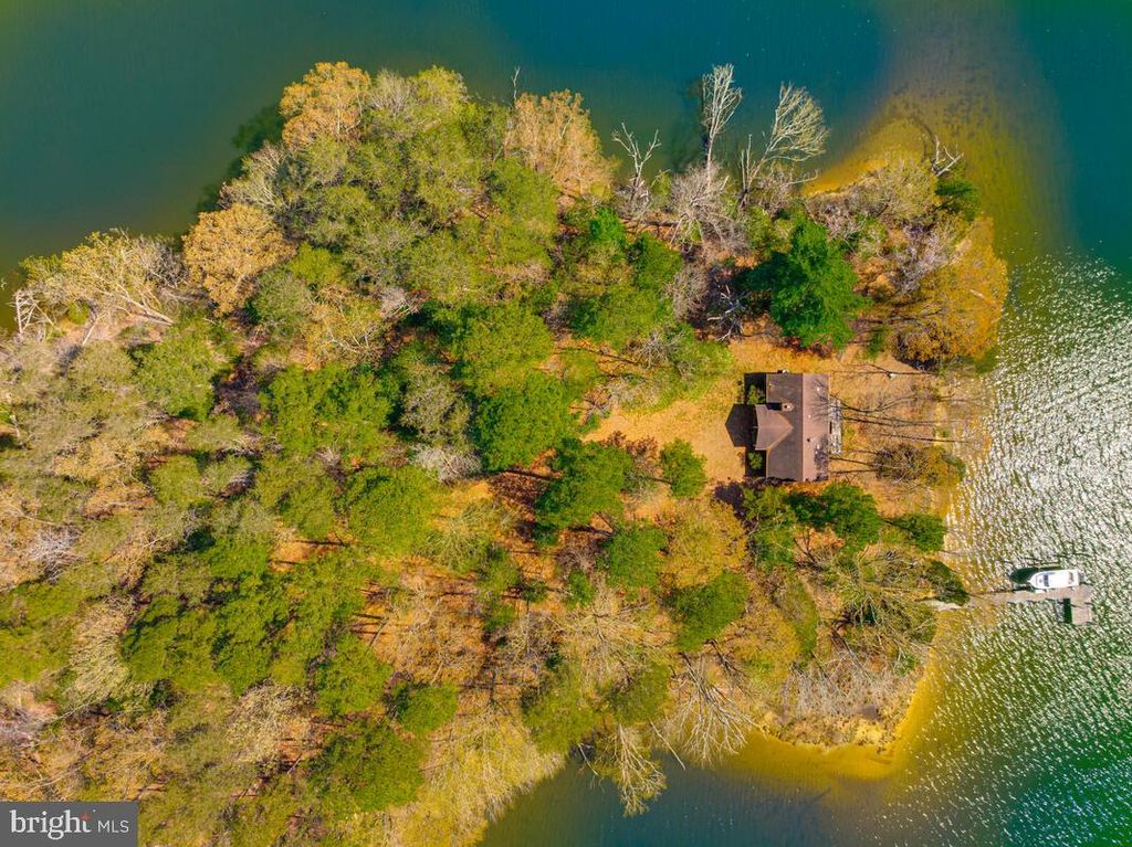 Image 6 of property listing at 1050 PLANTERS WHARF RD, Lusby, MD 20657